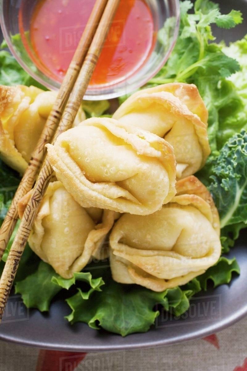 Deepfried wontons with sweet and sour sauce (closeup) Stock Photo