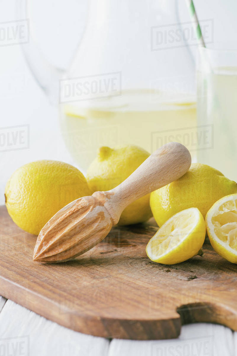 selective focus of wooden pestle and lemon pieces on wooden d2115_71_432 making lemonade