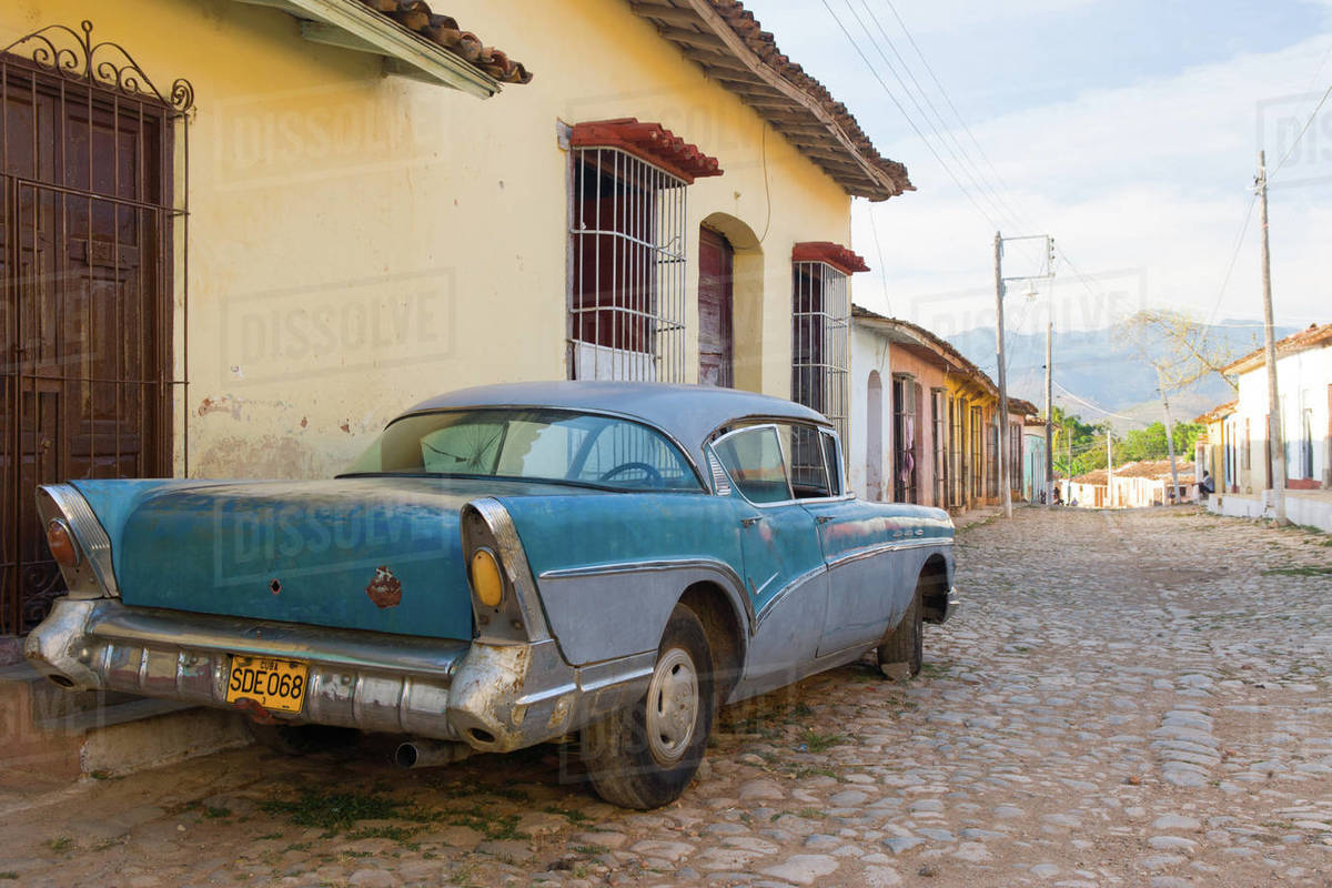 Old car parked on cobbles, Trinidad, UNESCO World Heritage Site, Sancti Spiritus, Cuba, West Indies, Caribbean, Central America Royalty-free stock photo