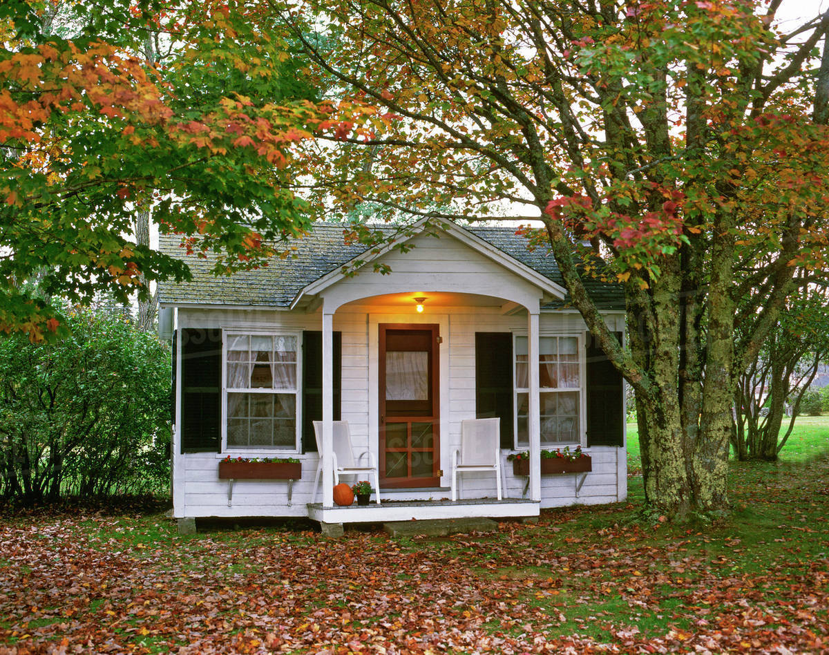 USA, Maine. Country cottage near Bar Harbor. Stock Photo Dissolve