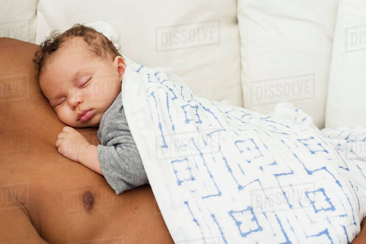 Baby sleeping on father's chest Royalty-free stock photo