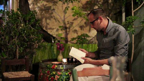 Résultat de recherche d'images pour "drunk man reading book"