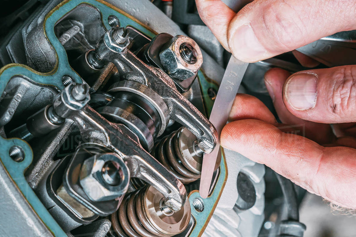 adjustment of gaps of valves in the motorcycle engine. Mechanism