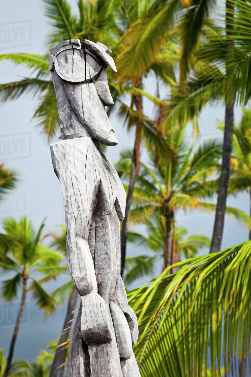 Close up of wooden sculpture, Puuhonua O Honaunau National Historical