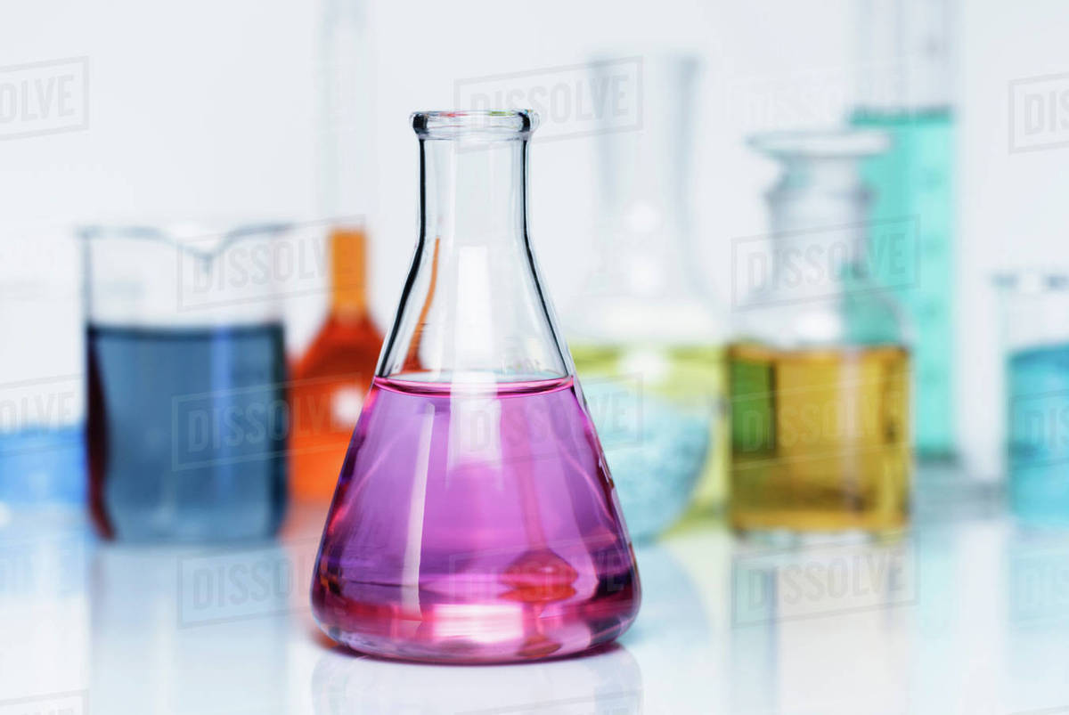 Erlenmeyer flask containing a solution of potassium permanganate (KMnO4