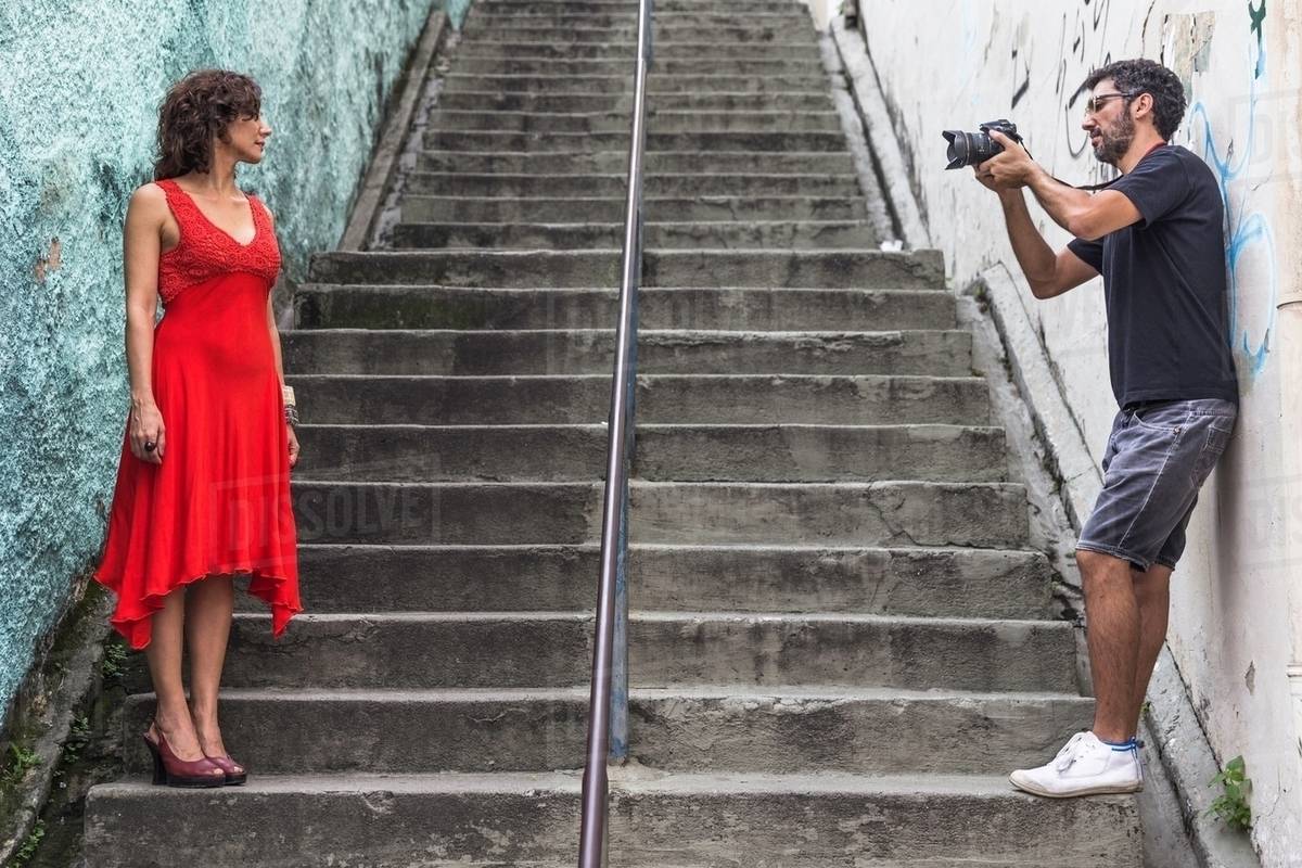 Behind the scenes of an urban fashion shoot with female model and male photographer Royalty-free stock photo